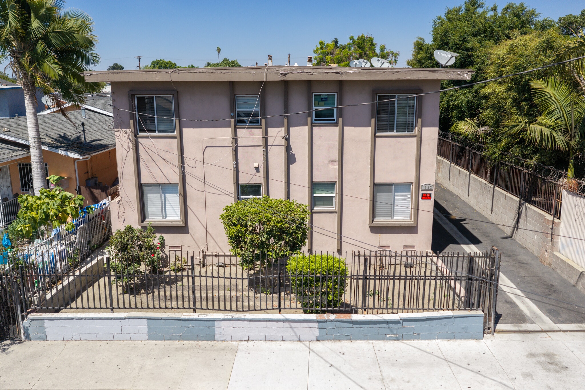 1433 E 61st St, Los Angeles, CA à vendre Photo principale– Image 1 sur 37