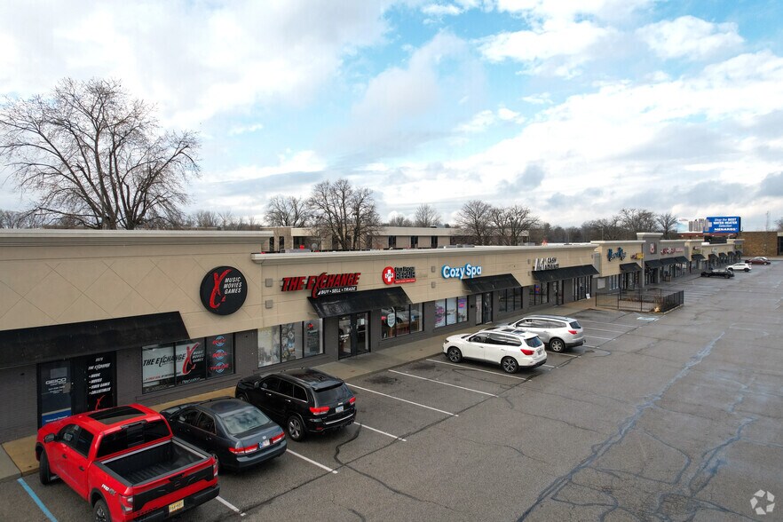 5907-5977 E 82nd St, Indianapolis, IN à louer - Photo principale – Image 2 sur 4