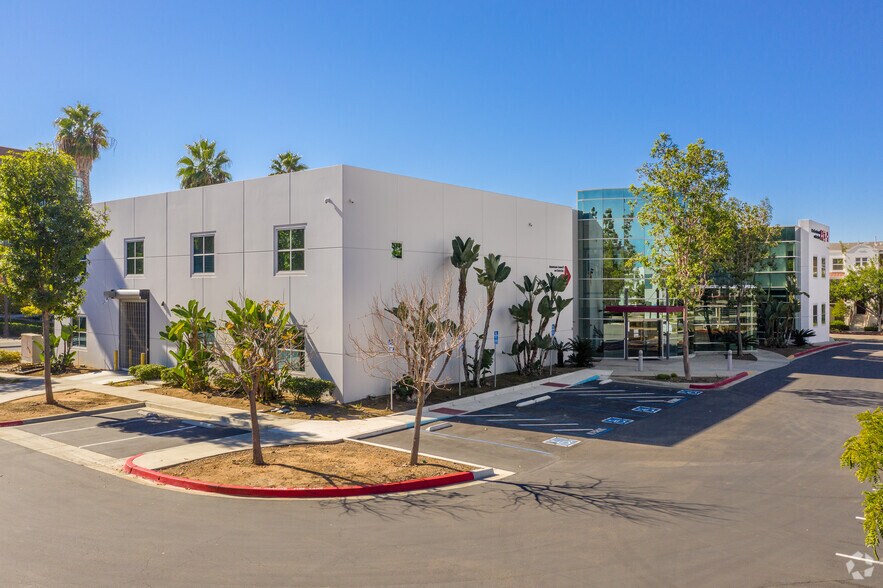 4851 Paramount Dr, San Diego, CA à louer - Photo de l’immeuble – Image 1 sur 5