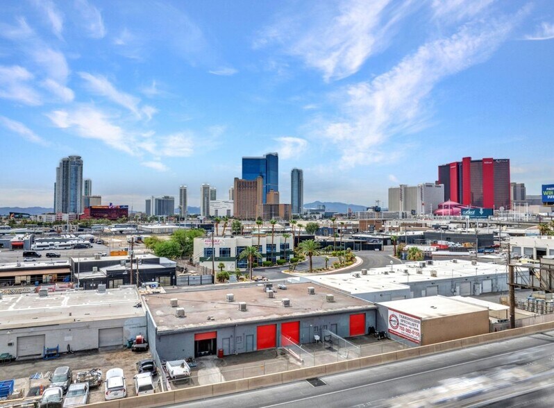 2120 Highland Ave, Las Vegas, NV à louer - Photo de l’immeuble – Image 2 sur 8