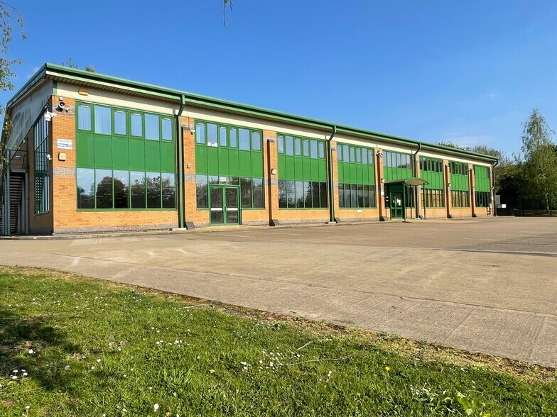 Grovebury Rd, Leighton Buzzard à louer - Photo de l’immeuble – Image 1 sur 5
