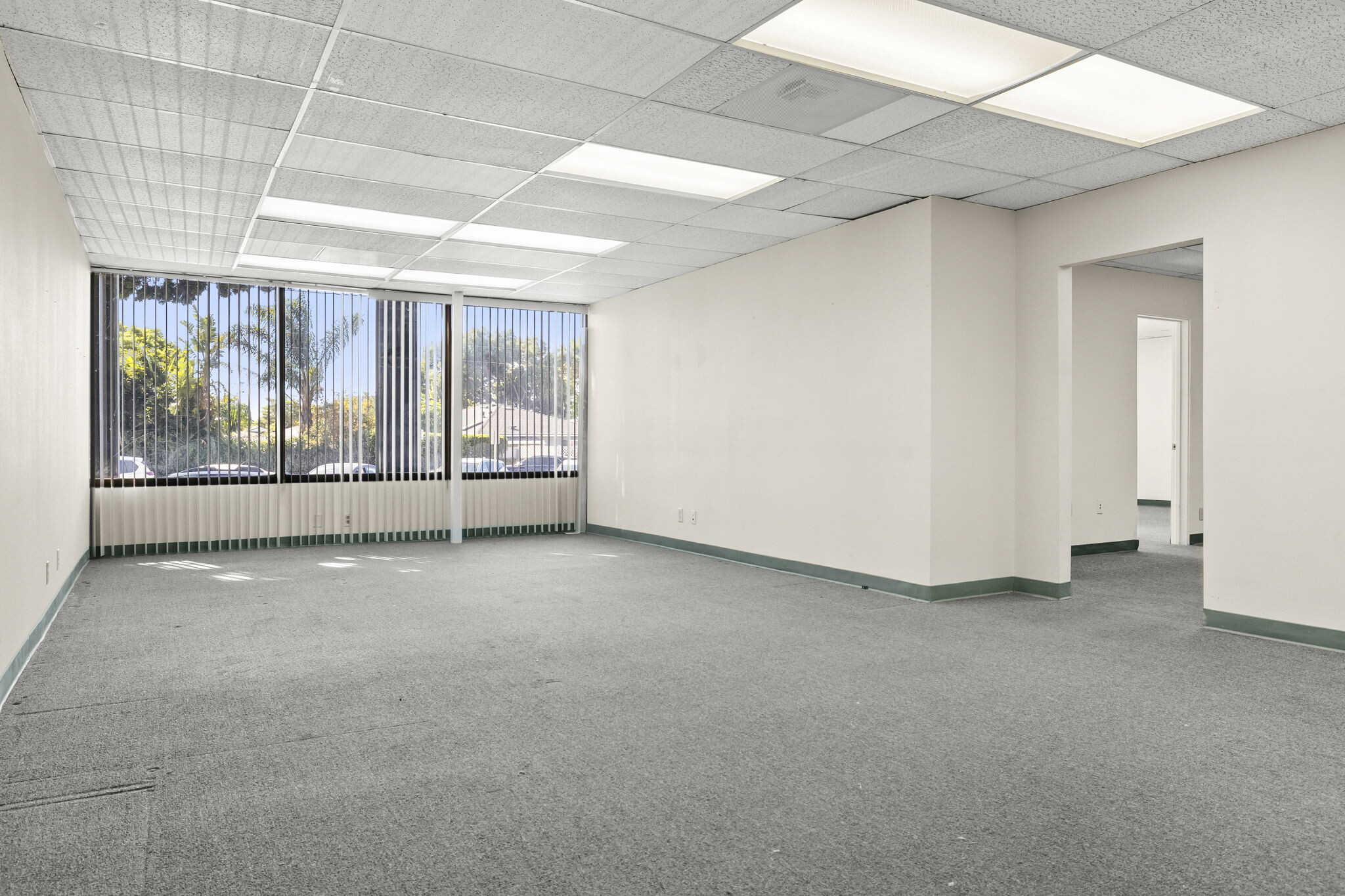 2580-2590 E Main St, Ventura, CA à louer Photo de l’immeuble– Image 1 sur 5
