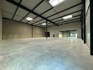 Plus de détails pour Le Chemin Herbu, Persan - Local d'activités à louer