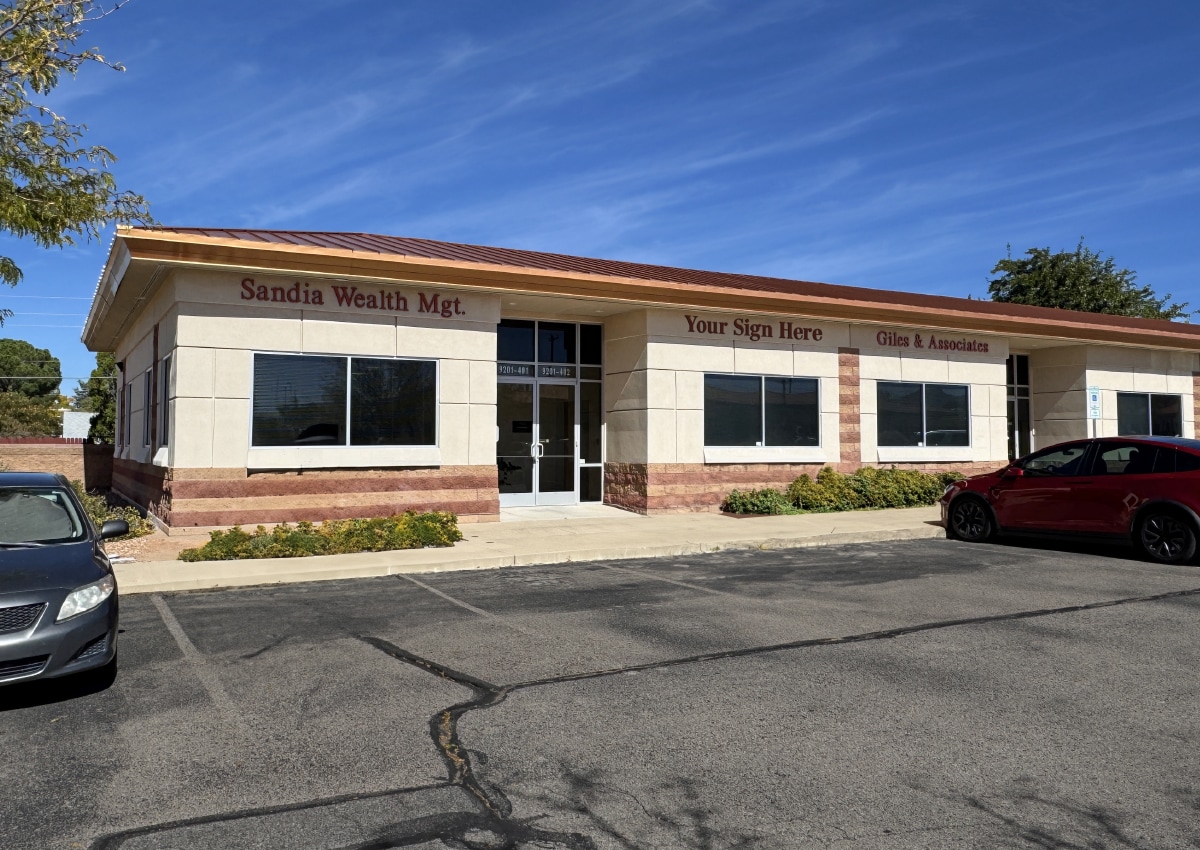 9201 Montgomery Blvd NE, Albuquerque, NM 87111 - Lot 402 - - Photo intérieure - Image 1 of 9