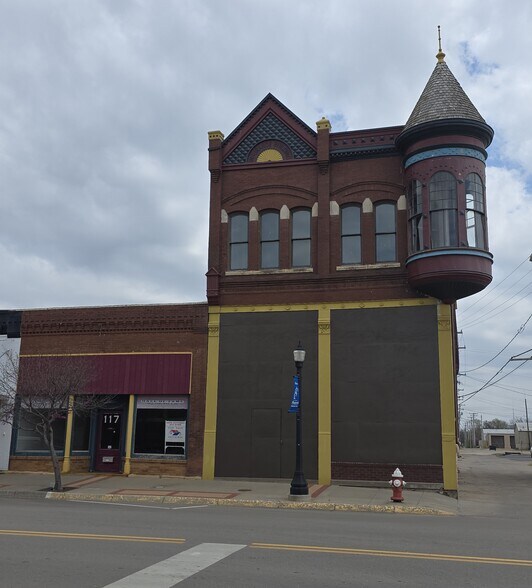 115 N Douglas Ave, Ellsworth, KS à vendre - Photo principale – Image 1 sur 14