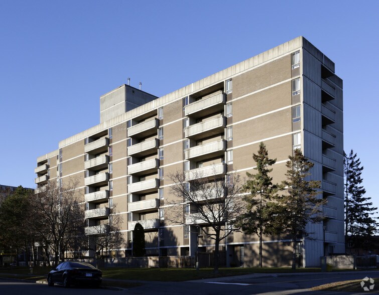 3301-3325 Uplands Dr, Ottawa, ON à vendre - Photo de l’immeuble – Image 2 sur 2