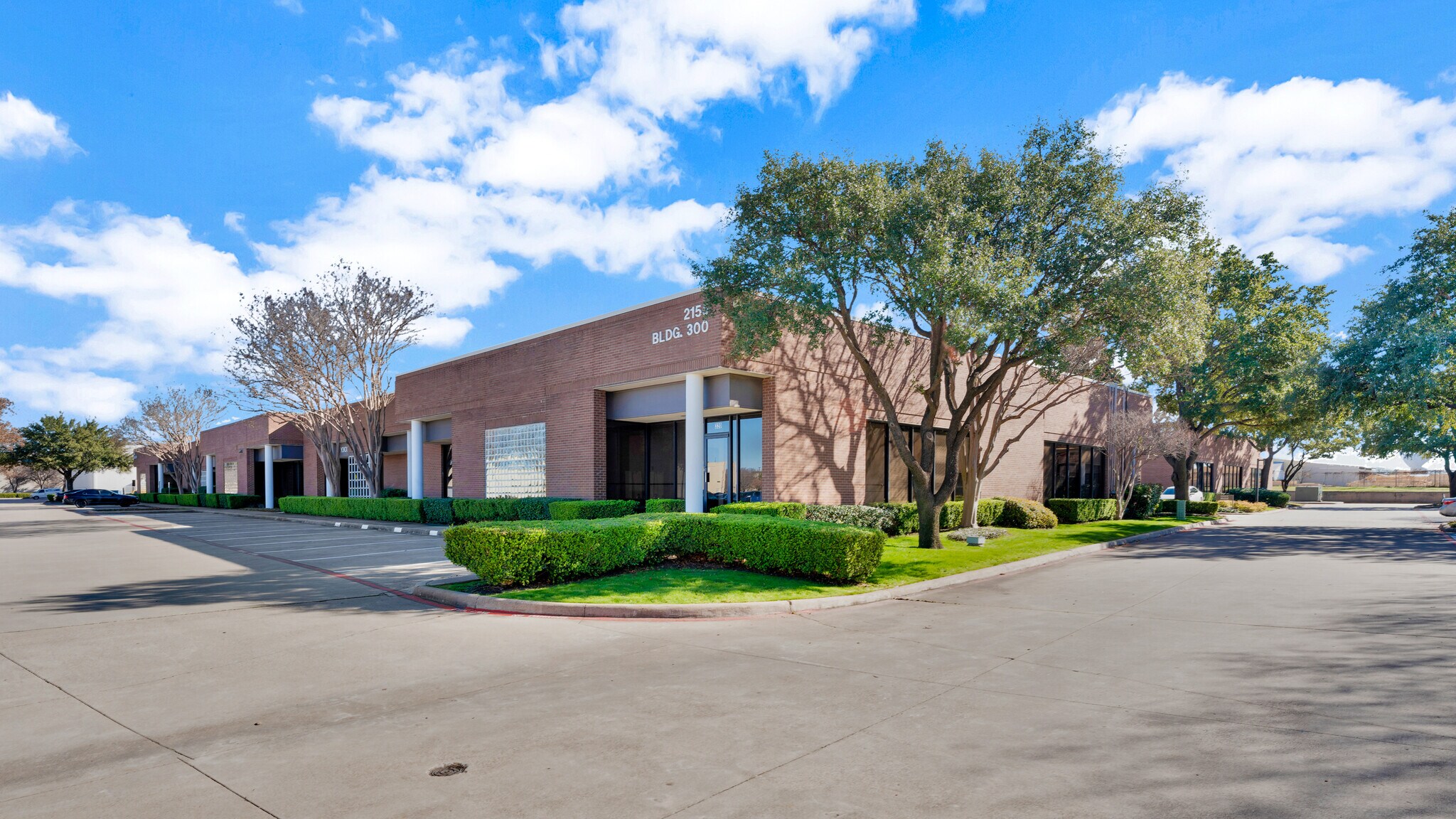 2155 Chenault Dr, Carrollton, TX à louer Photo principale– Image 1 sur 9