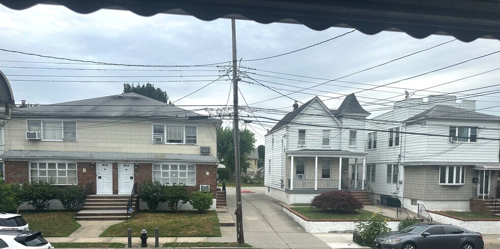 10159 105th St, Ozone Park, NY à vendre - Photo de l’immeuble – Image 2 sur 5