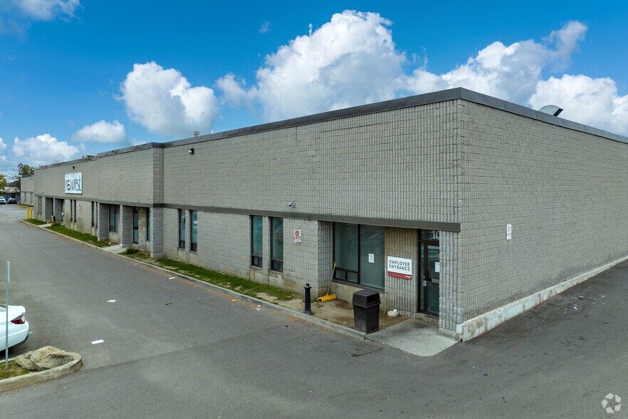 1885 Meyerside Dr, Mississauga, ON à louer - Photo principale – Image 1 sur 2