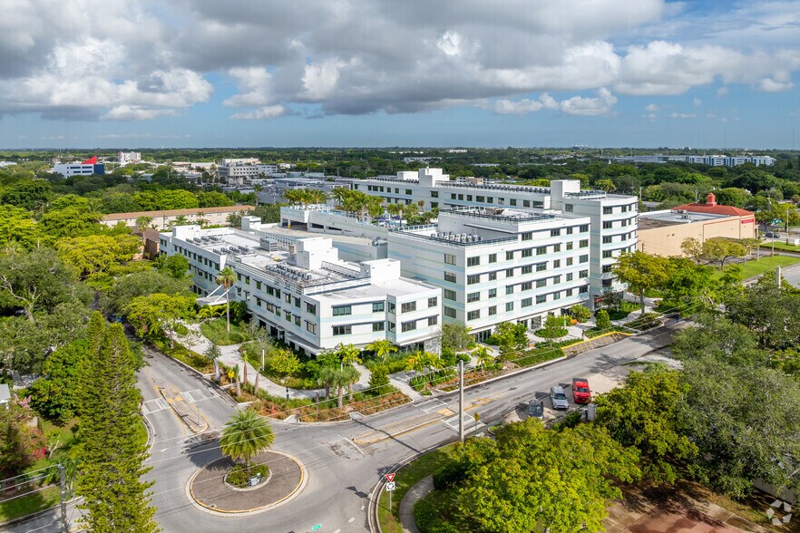 950 NE 124th St, North Miami, FL à louer - Photo de l’immeuble – Image 2 sur 6