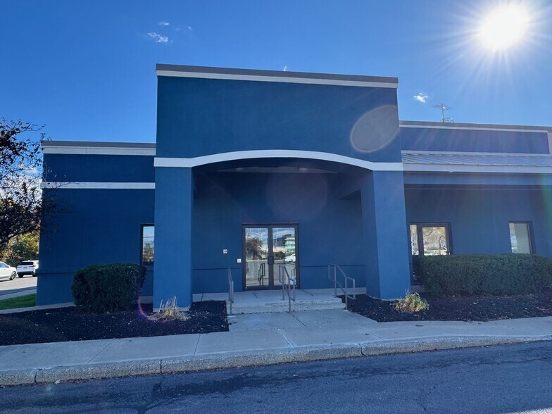 1 Johnson Rd, Latham, NY à louer - Photo de l’immeuble – Image 1 sur 6