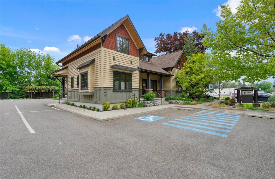 233 E Harrison Ave, Coeur d'Alene, ID à louer - Photo de l’immeuble – Image 3 sur 19