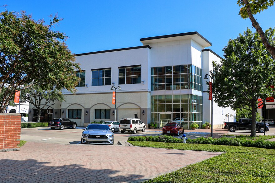 7501 Lone Star Dr, Plano, TX à louer - Photo de l’immeuble – Image 1 sur 5