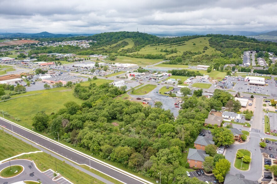 Harrisonburg Auto Outlet Assemblage portefeuille de 2 biens à vendre sur LoopNet.fr - Photo de l’immeuble – Image 3 sur 11
