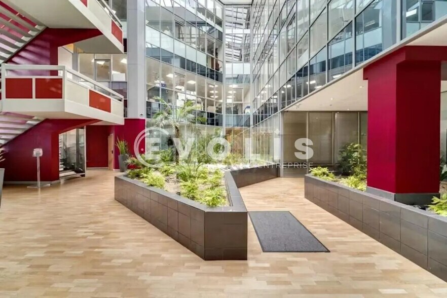 Bureau dans Torcy à louer - Photo de l’immeuble – Image 1 sur 2