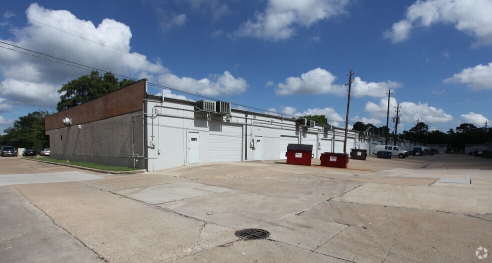 10801 Hammerly Blvd, Houston, TX à louer - Photo de l’immeuble – Image 3 sur 13