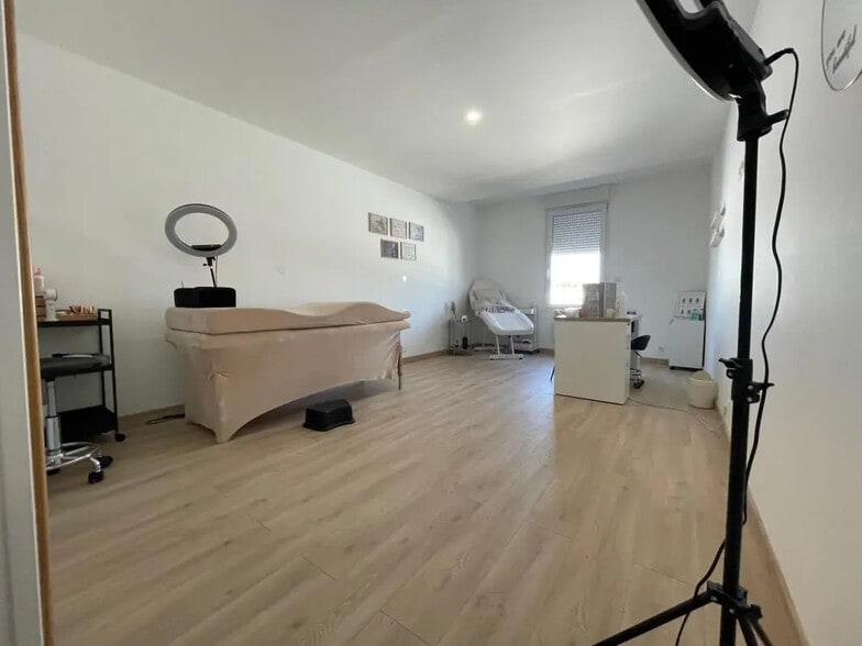 Bureau dans Clairoix à louer - Photo de l’immeuble – Image 2 sur 10