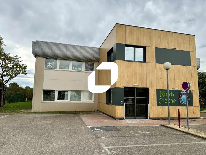 115 Rue Louis Néel, Crolles à louer Photo de l’immeuble– Image 1 sur 14