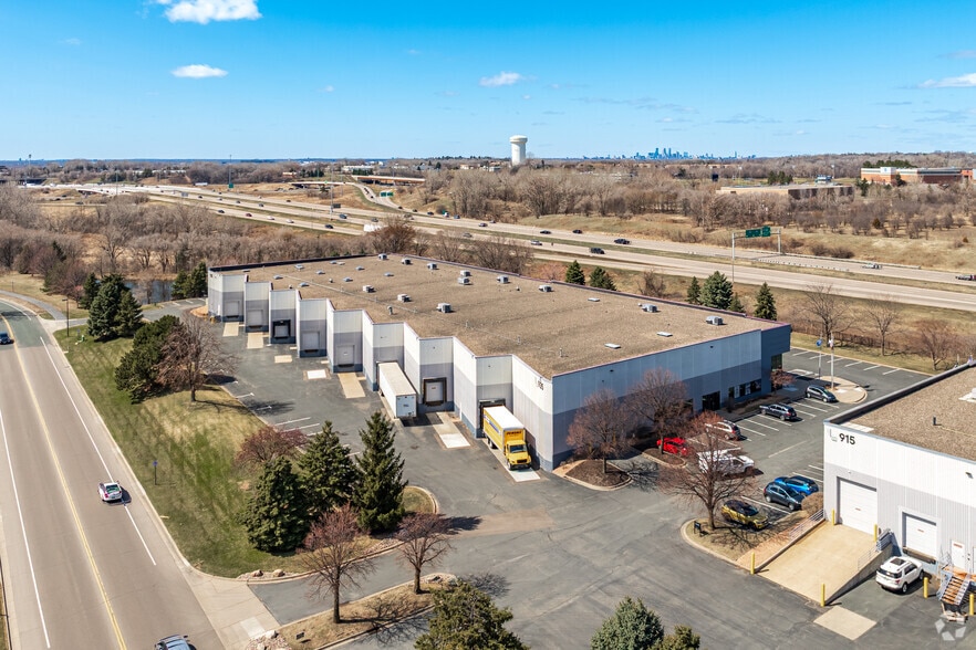 935 Blue Gentian Rd, Eagan, MN à louer - Aérien – Image 2 sur 17