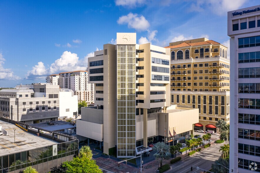 2100 Ponce De Leon Blvd, Coral Gables, FL à louer - Photo de l’immeuble – Image 2 sur 23