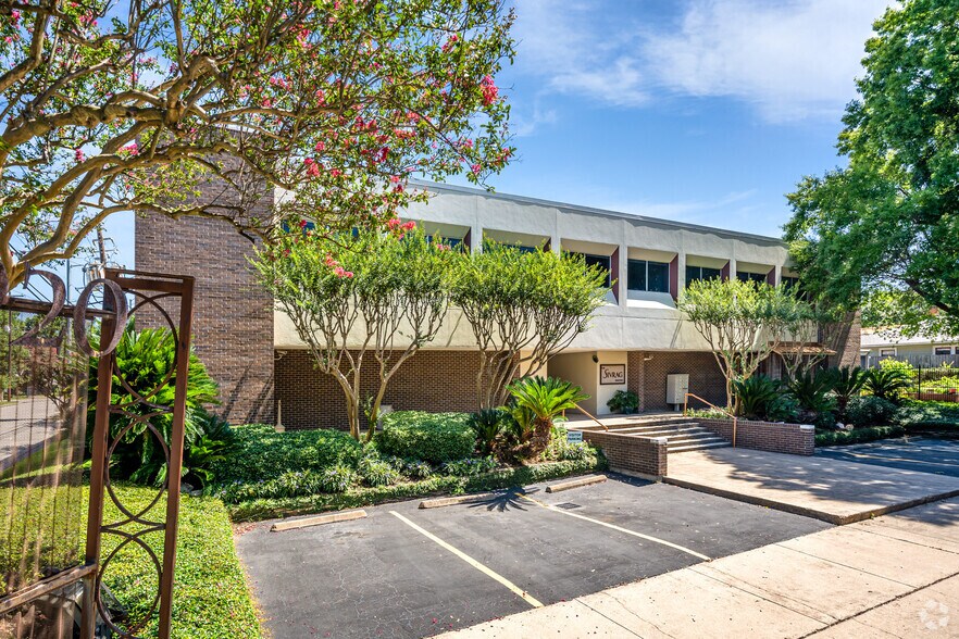 1920 N Memorial Way, Houston, TX à louer - Photo de l’immeuble – Image 2 sur 29