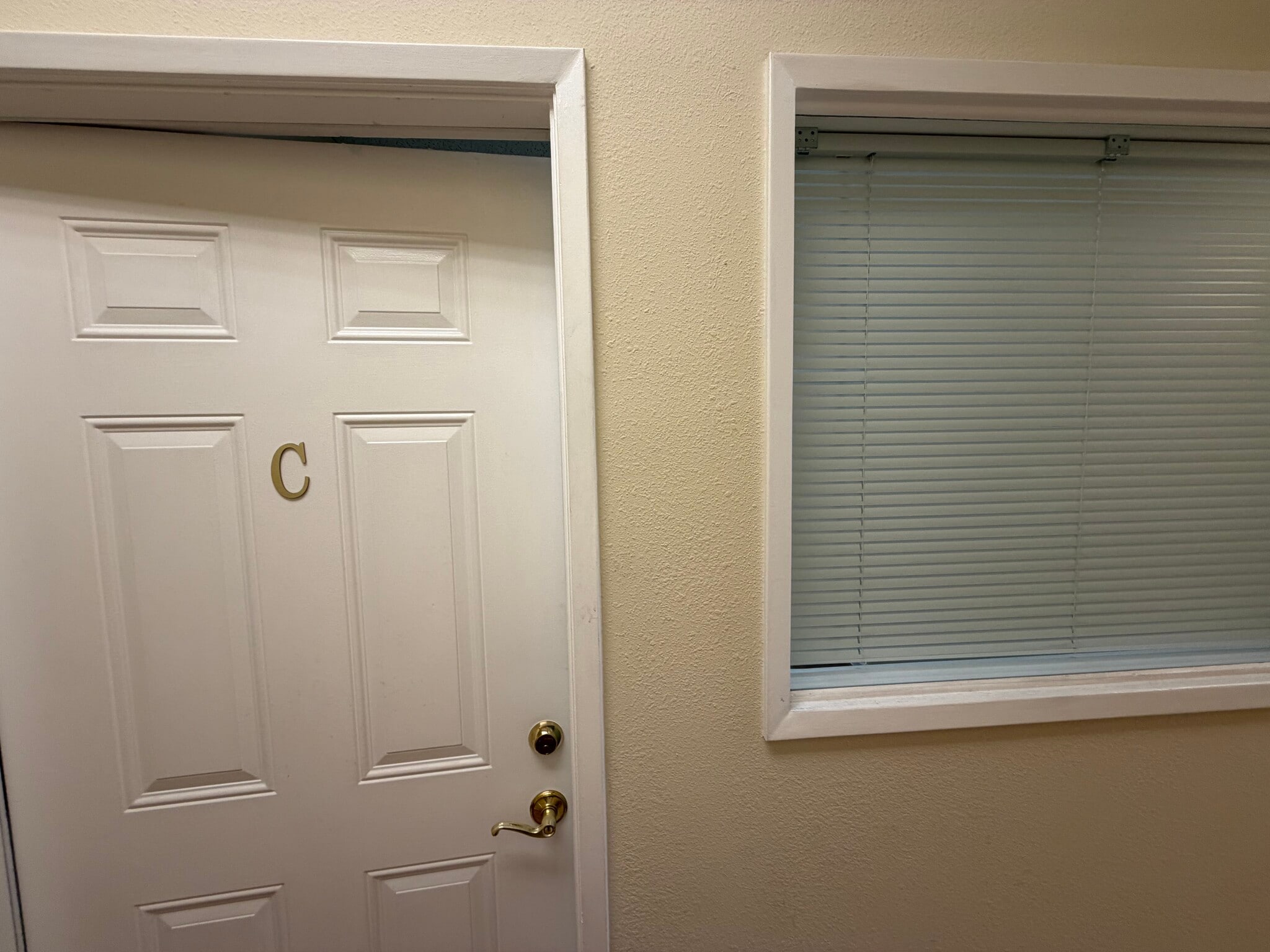 501-509 W Foothill Blvd, Monrovia, CA à louer Photo intérieure– Image 1 sur 4