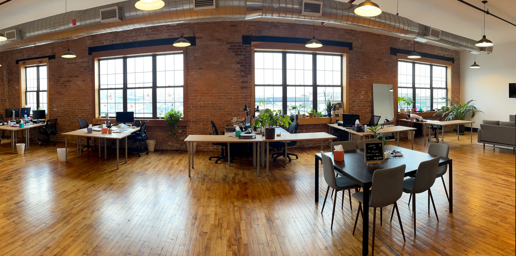 456 Johnson Ave, Brooklyn, NY à louer Photo principale– Image 1 sur 7