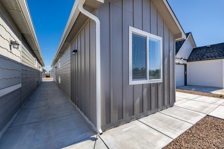 1859 NW Enterprise St, Mountain Home, ID à vendre - Photo de l’immeuble – Image 3 sur 21