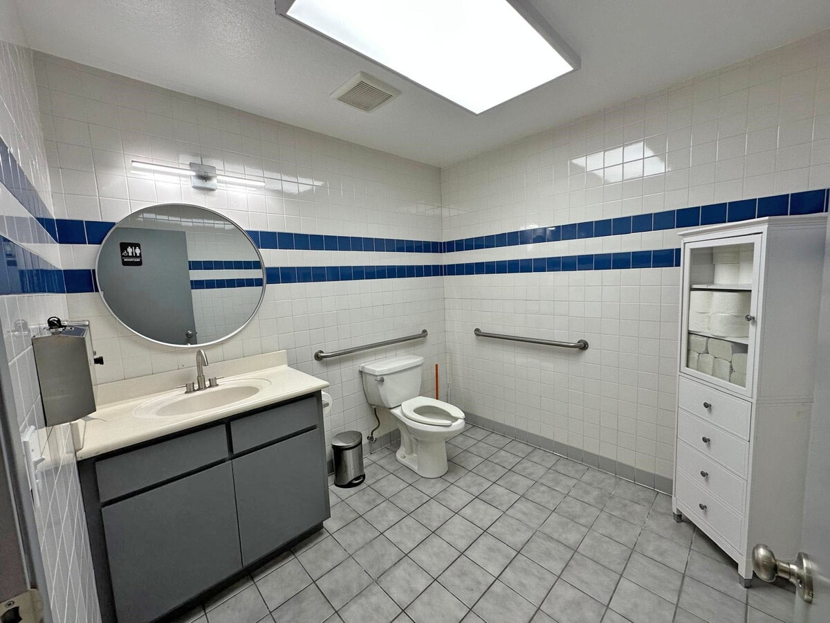 345 W 9th St, Santa Rosa, CA 95401 - Lot 343-345 -  - Photo intérieure - Image 1 of 17