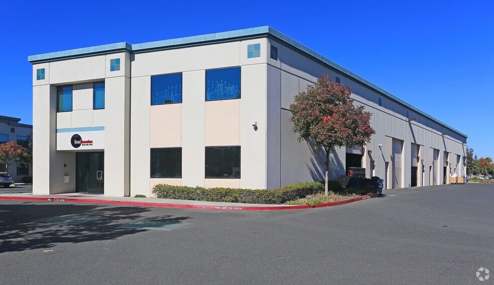 29400 Kohoutek Way, Union City, CA à louer - Photo de l’immeuble – Image 3 sur 5