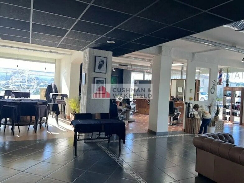 Local commercial dans Nîmes à louer - Photo intérieure – Image 2 sur 3