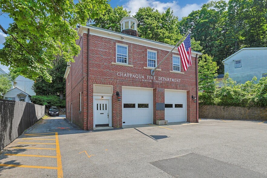 11 Senter St, Chappaqua, NY à vendre - Photo de l’immeuble – Image 2 sur 12