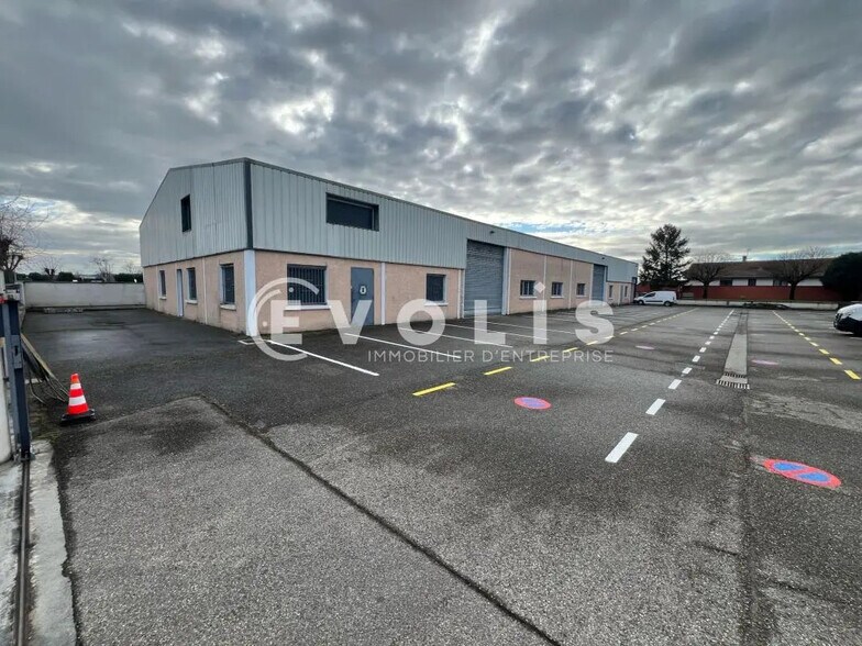 Local d’activités dans Meyzieu à louer - Photo de l’immeuble – Image 1 sur 5