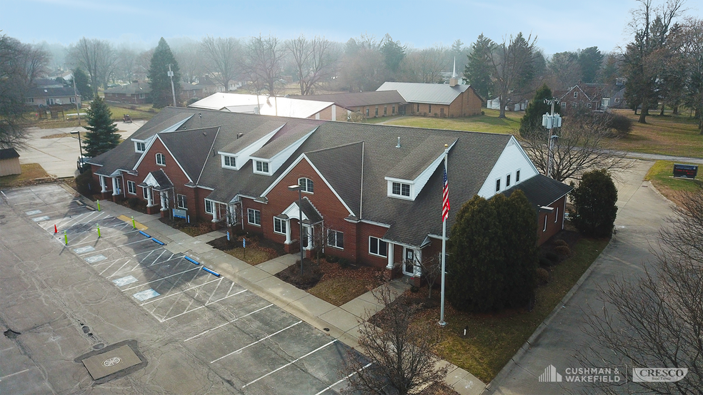 1162-1170 Cleveland Ave, Amherst, OH à louer - Photo de l’immeuble – Image 1 sur 10