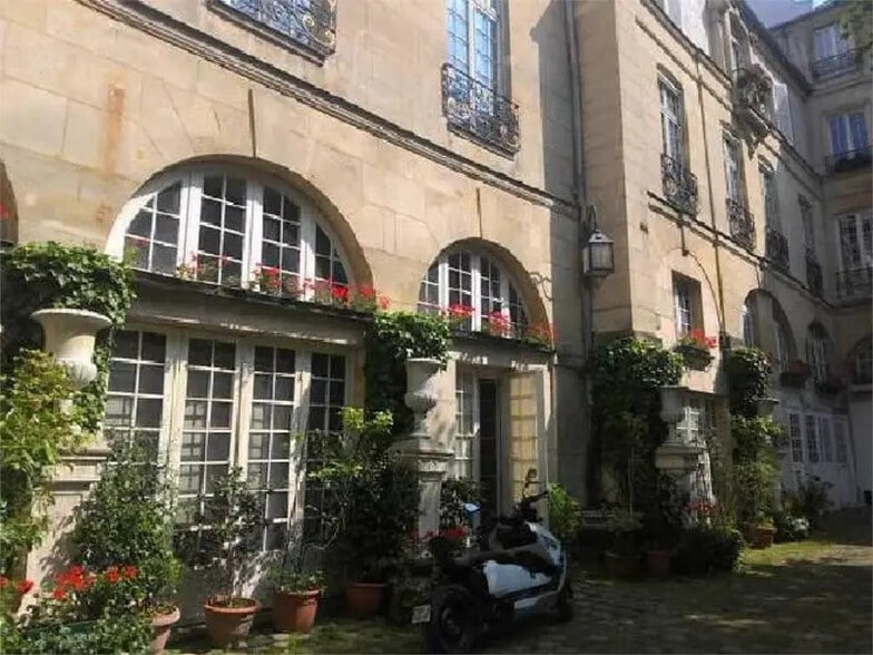 7 Quai Voltaire, Paris à louer - Photo de l’immeuble – Image 1 sur 1