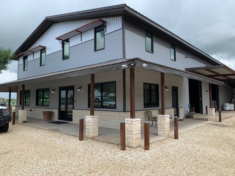 105 McBar Dr, Jarrell, TX à louer - Photo de l’immeuble – Image 1 sur 23