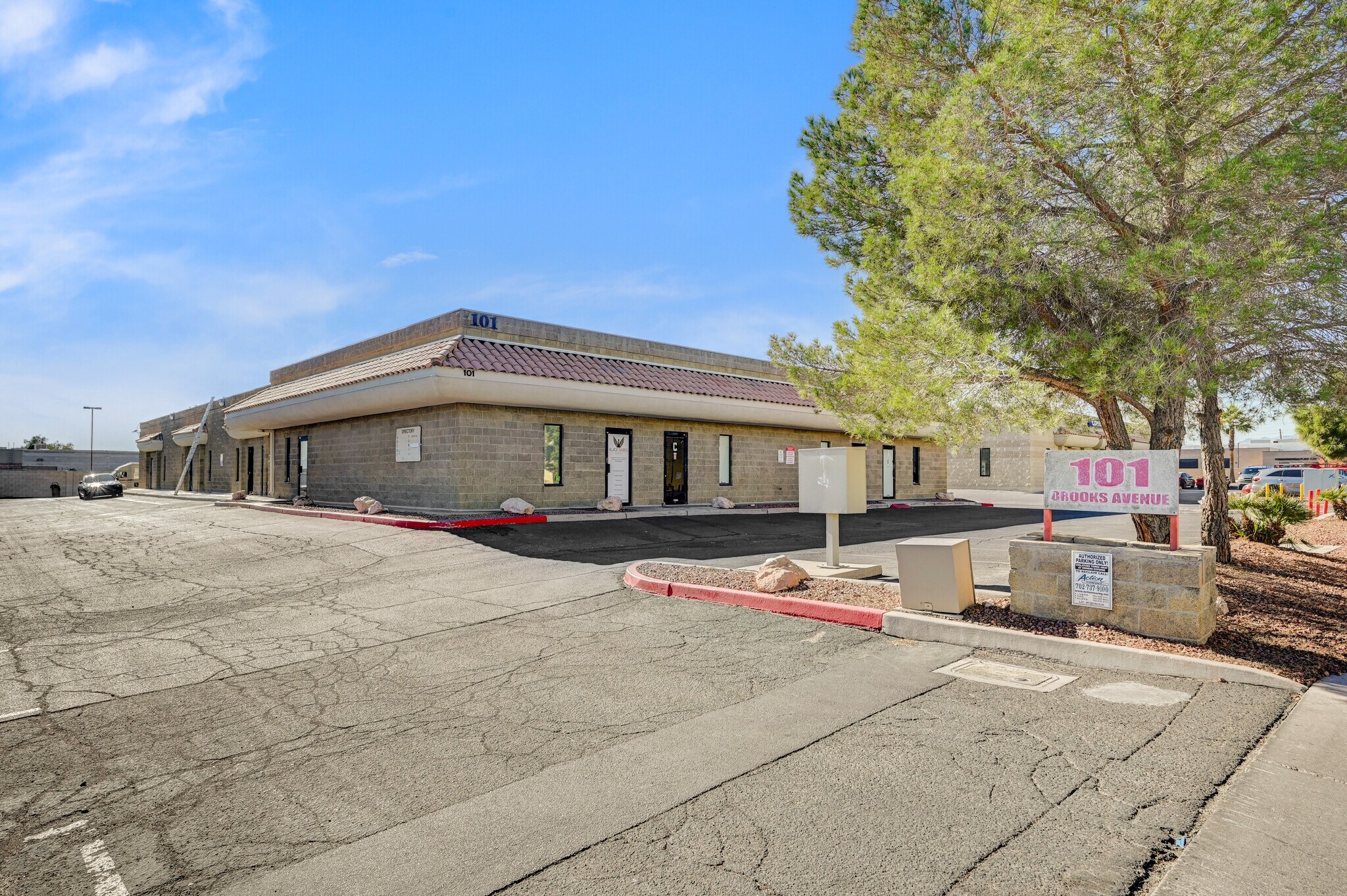 101 W Brooks Ave, North Las Vegas, NV à vendre Photo de l’immeuble– Image 1 sur 8