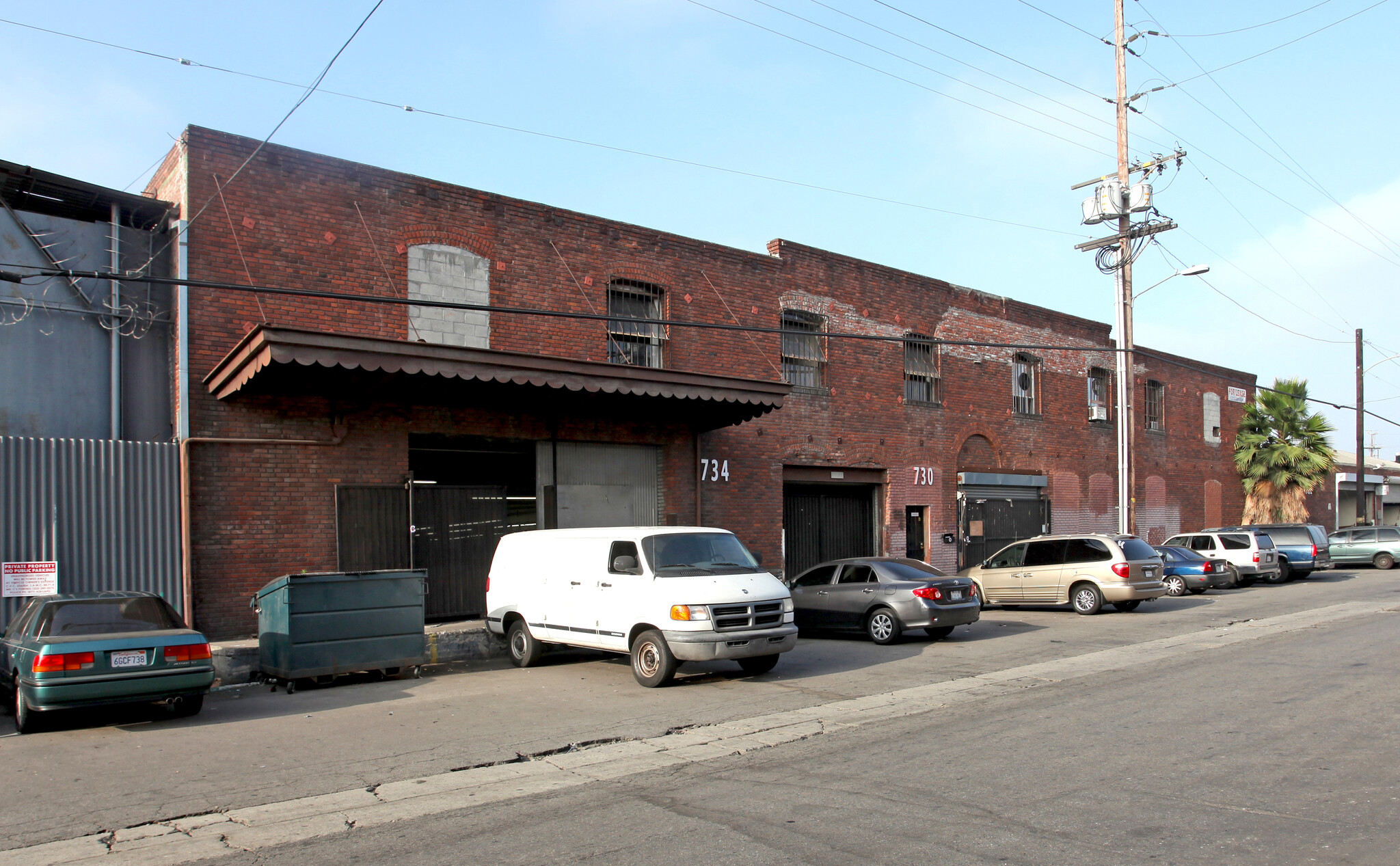 734 E 62nd St, Los Angeles, CA à louer Photo de l’immeuble– Image 1 sur 7