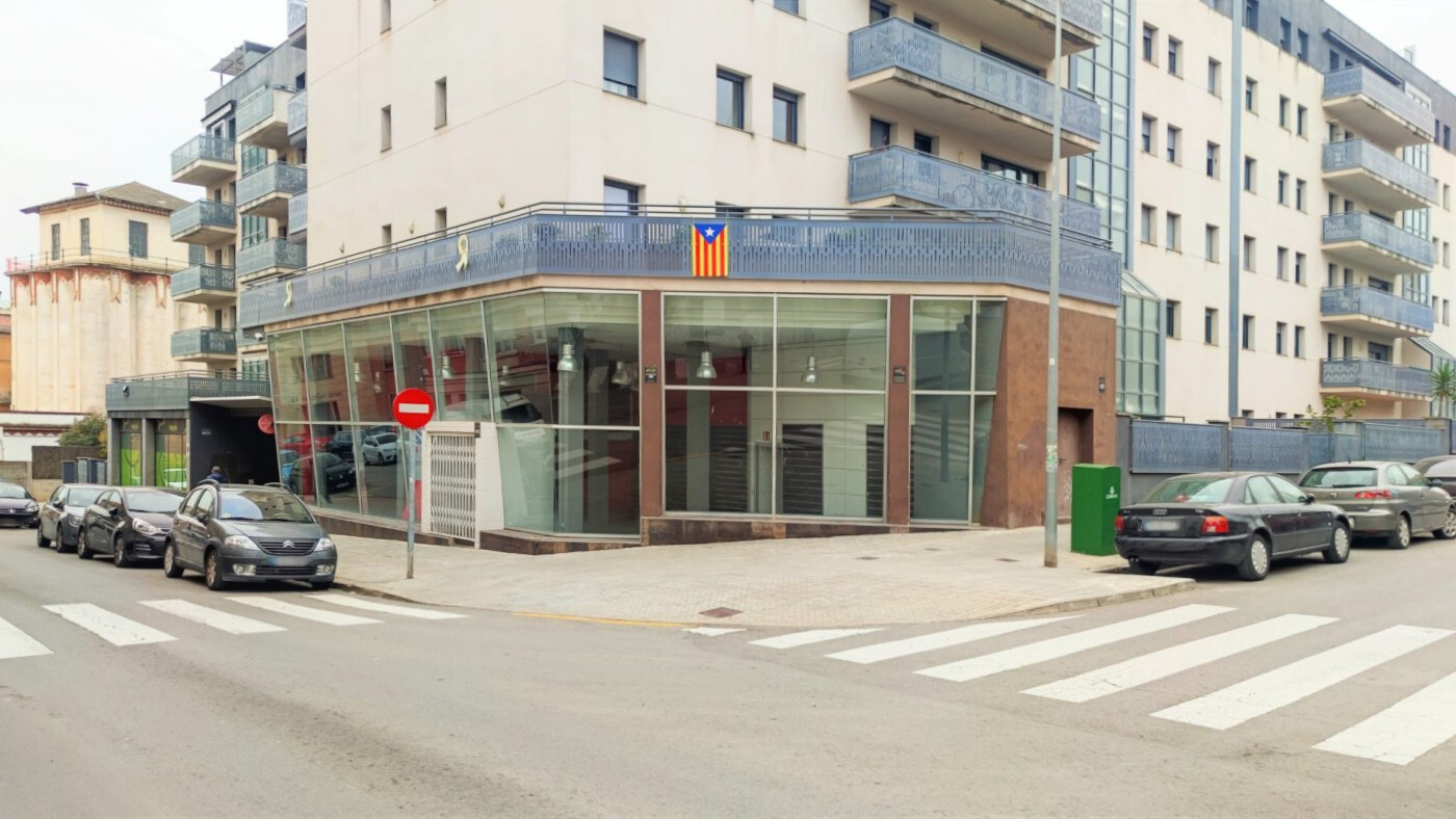 Local commercial dans Manresa, Barcelona à louer Photo de l’immeuble– Image 1 sur 5