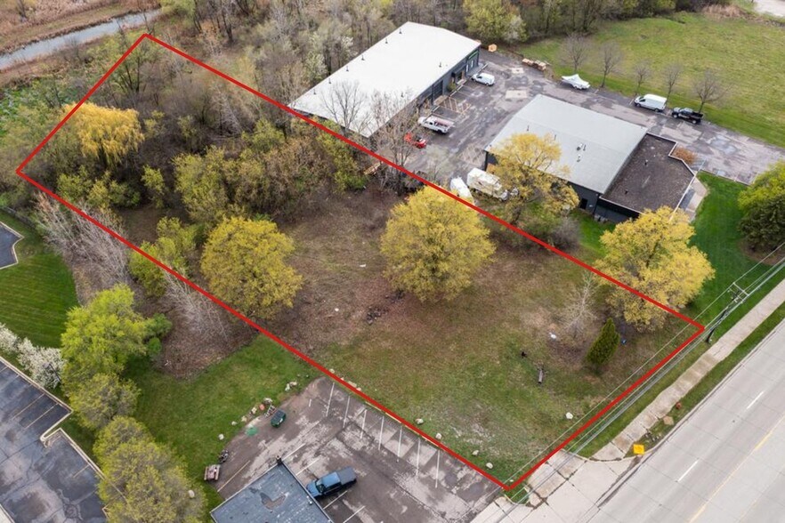 44911 Grand River Ave, Novi, MI à vendre - Photo principale – Image 1 sur 8