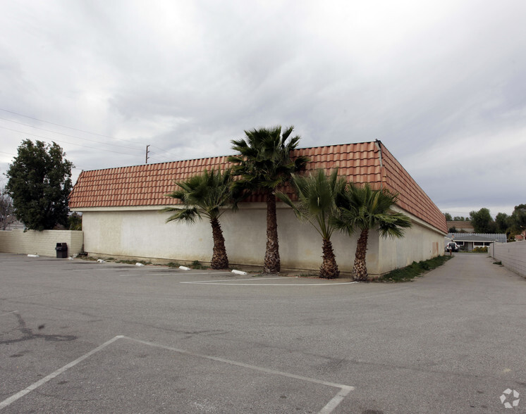 2488 Tapo St, Simi Valley, CA à louer - Photo de l’immeuble – Image 2 sur 5