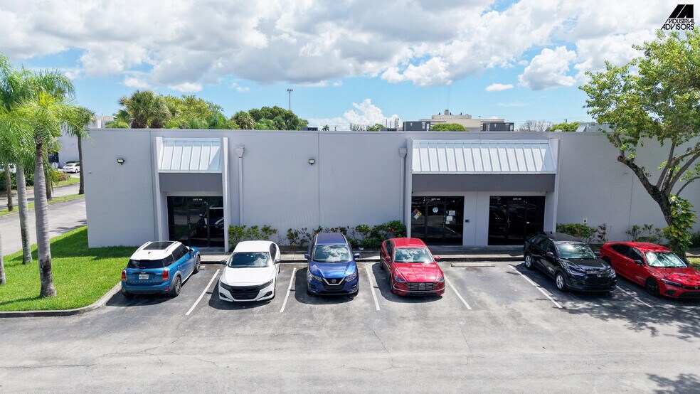 4131 SW 47th Ave, Davie, FL à louer - Photo de l’immeuble – Image 1 sur 15