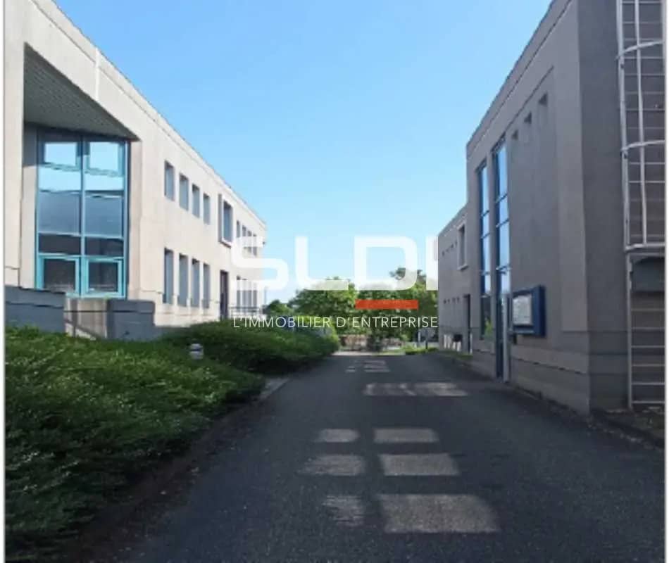 Bureau dans Saint-Quentin-Fallavier à vendre Photo de l’immeuble– Image 1 sur 7