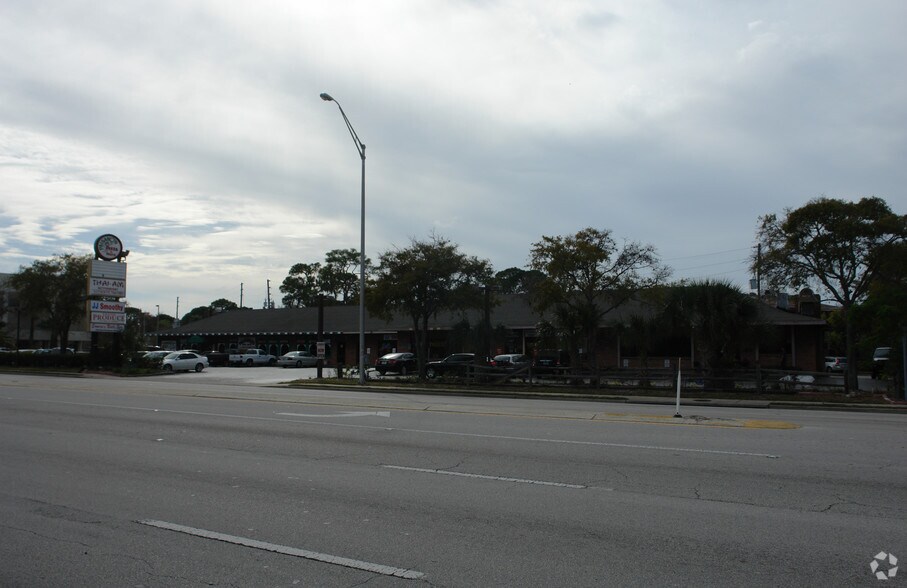 6000 4th St, Saint Petersburg, FL à louer - Photo de l’immeuble – Image 2 sur 2
