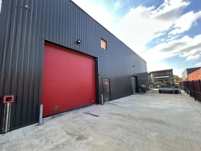 10 Rue Du Moulin Des Landes, LES SORINIÈRES à louer - Photo de l’immeuble – Image 3 sur 8