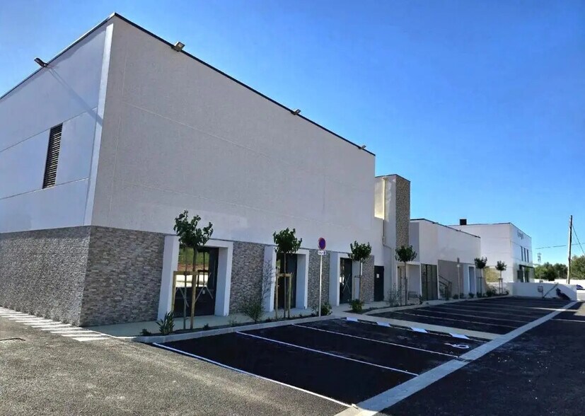 Local d'activités dans Cuers à vendre - Photo de l’immeuble – Image 1 sur 1