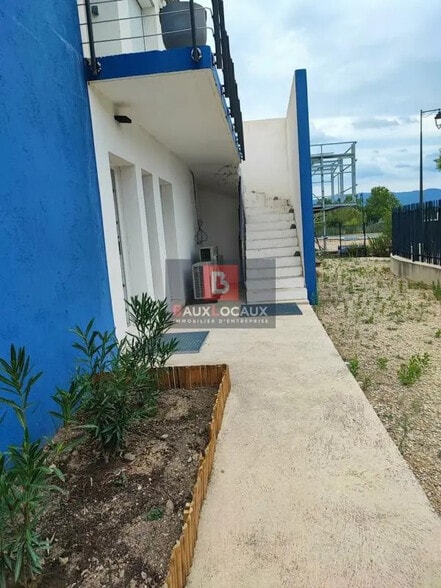 7 Rue Des Eygadiers, Charleval à vendre - Photo de l’immeuble – Image 3 sur 3