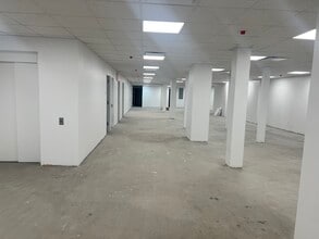 6973 Grand Ave, Maspeth, NY à louer Photo intérieure– Image 1 sur 2