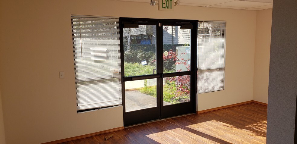 7807 Pacific Ave, Tacoma, WA à louer - Hall d’entrée – Image 2 sur 3