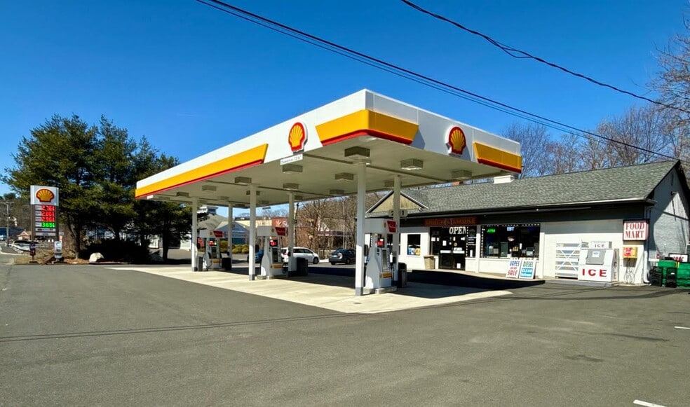 711 Rubber Ave, Naugatuck, CT à vendre - Photo de l’immeuble – Image 1 sur 5